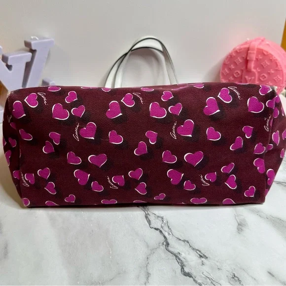 Limited Edition GUCCI Heartbeat Print Canvas Tote Bag - Picture 13 of 17